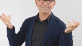 Pino Strabioli a Napoli: il valore dell’esperienza nel teatro e nella tv italiana