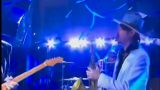Sanremo 2025: Il Sorpresivo Sax di Daniele Vitale Accende il Palcoscenico con Rossetto e Caffè