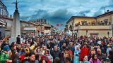 Rissa al carnevale: donna colpita con bomboletta spray