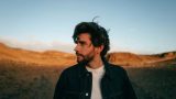 Alvaro Soler torna con Con calma e porta l’estate nel cuore