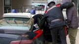 Evade dagli arresti domiciliari e aggredisce lo zio
