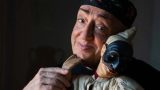 Peppe barra in scena con buonasera a tutti al teatro aldo giuffré di battipaglia