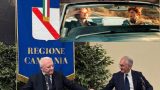 Le mani avvinghiate di de luca e marino: un drama alla thelma e louise