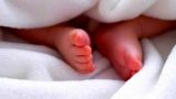 Neonata di 2 mesi soffocata nella culla: tragedia familiare