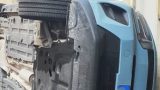 Citroen collide con fiat punto in parcheggio e si ribalta