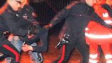 Picchiato in piazza ruba birra e aggredisce i carabinieri