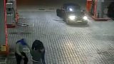 Pistola in faccia durante rifornimento, attimi di terrore a Caserta