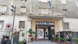 Lite familiare a Napoli: donna di 48 anni accoltellata